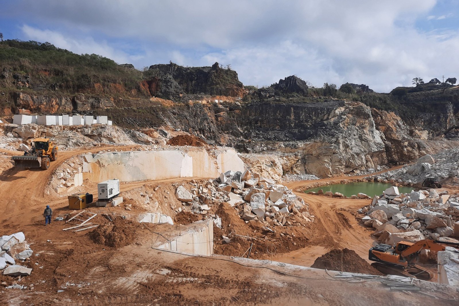 Imagem mostra local onde há extração mineral