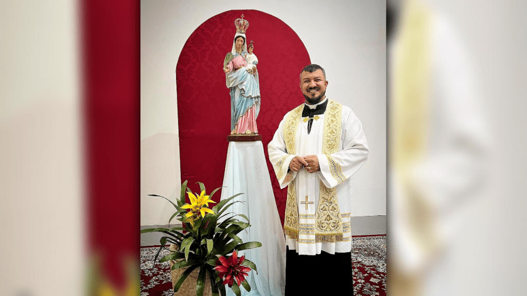 O tema da festa deste ano é: “Sob a proteção da Senhora da Paz, celebramos com fé, amor e devoção o ano Jubilar”