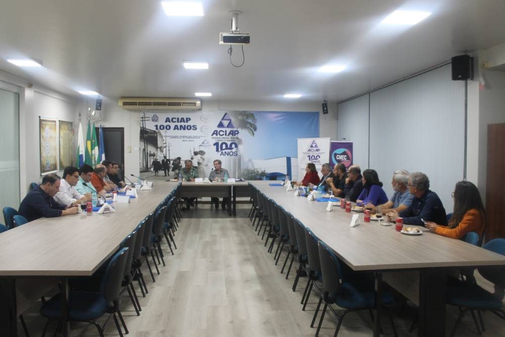 O terceiro dia do encontro democrático com os candidatos a prefeito de Paranaguá aconteceu na sede da Aciap