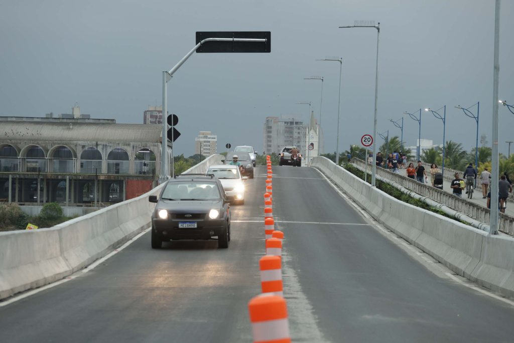 2 Carros e veiculos de transporte