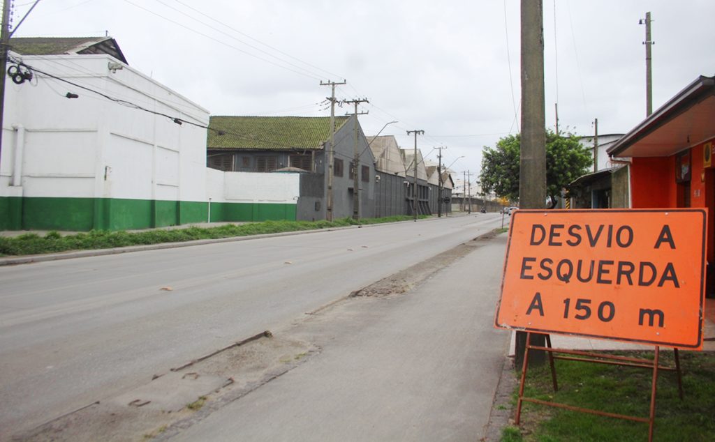 3 placas alertam os motoristas