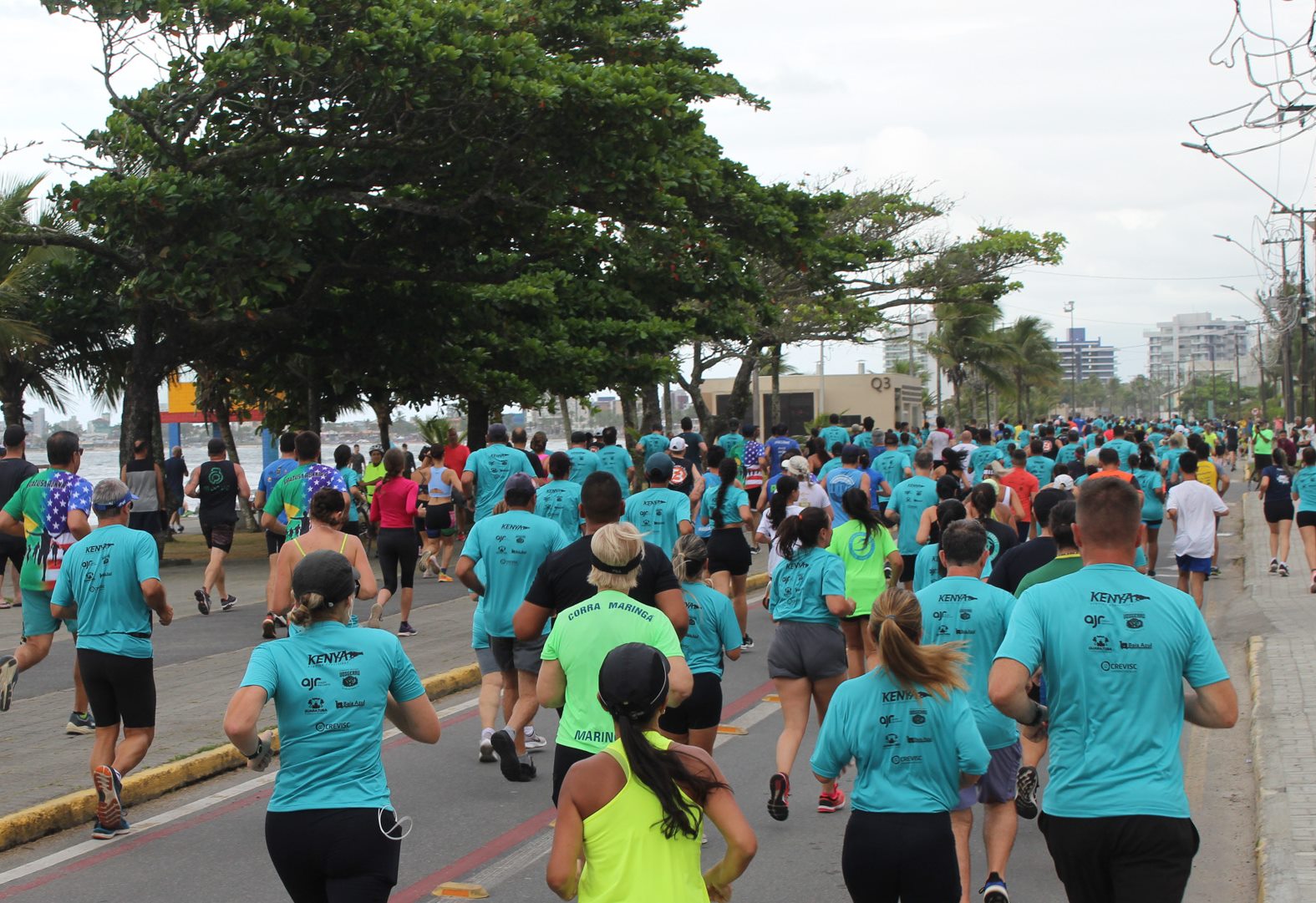 corredores em prova da corrida da virada de Guaratuba