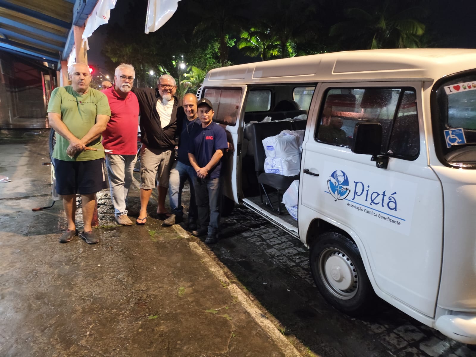 grupo gotas de solidaridade entrega cestas basicas referente setembro