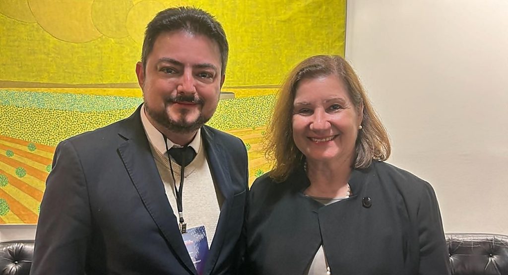 2 dr luiz gustavo de andrade com a embaixadora brasileira nos estados unidos