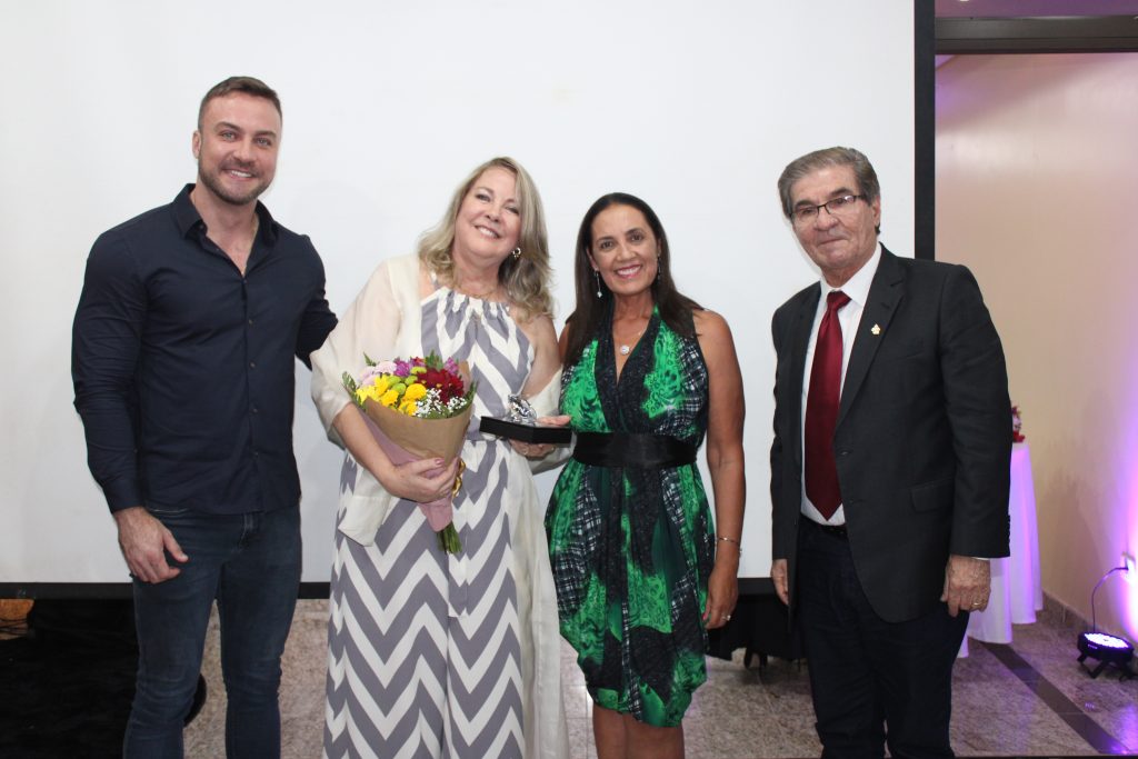 A empresária Marlene Janete Engmann Martins, da Paranaguá Ambiental, foi homenageada