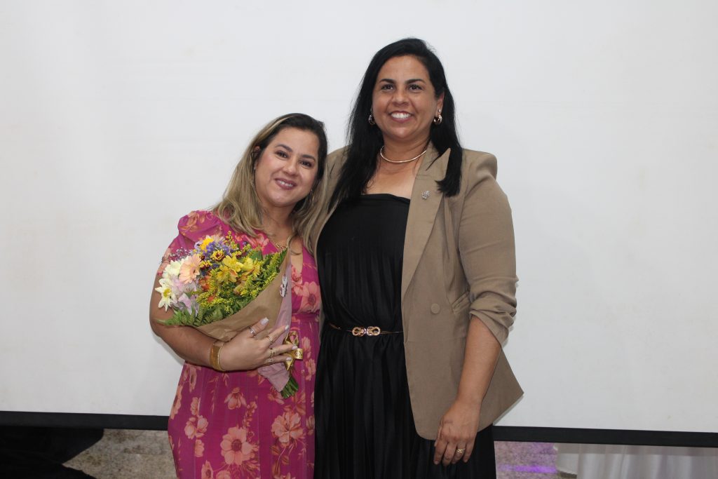 A líder do grupo de voluntárias Cisne Branco, Kátia Priscila Brandão Pereira Reis, também foi uma das homenageadas