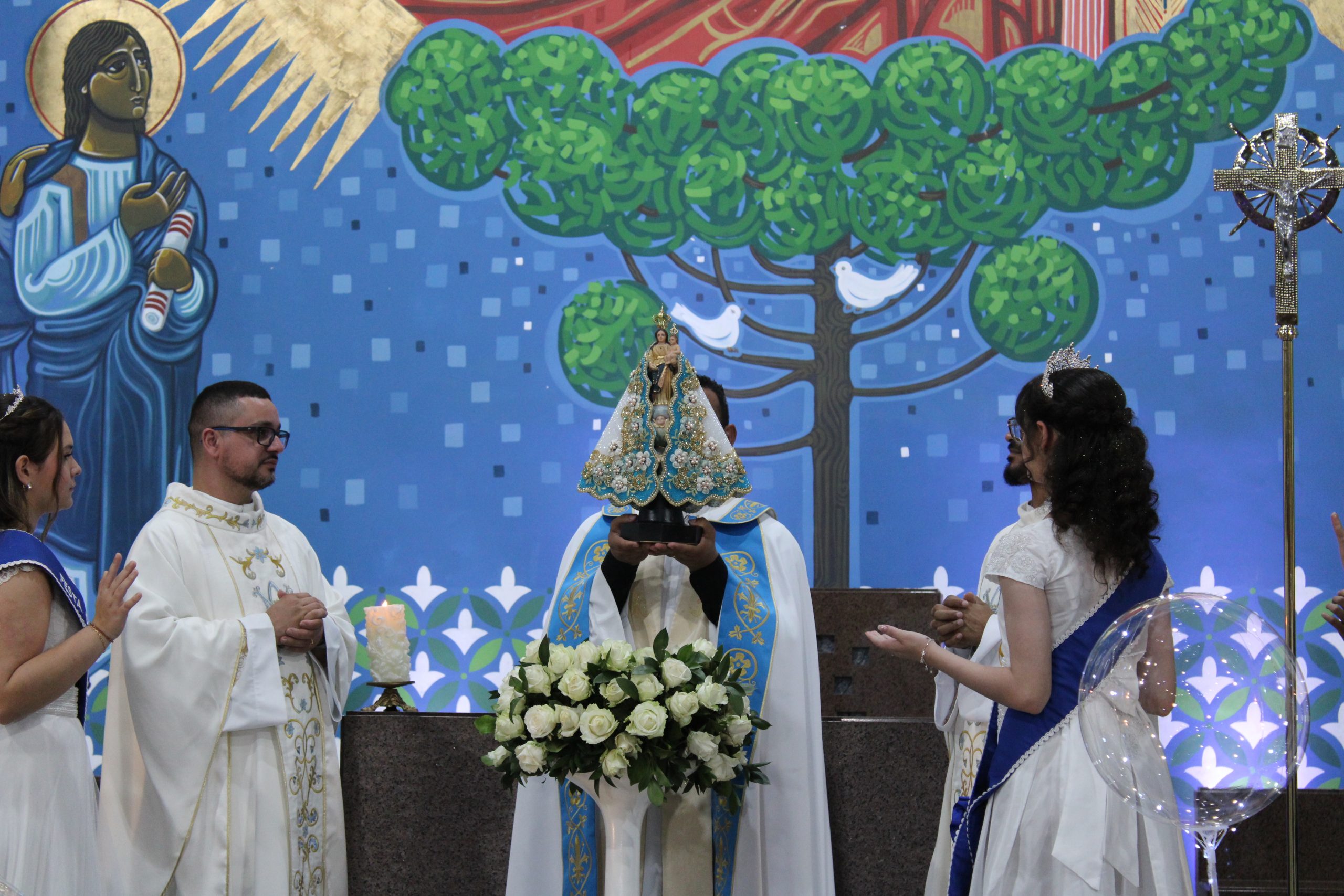 A Padroeira do Paraná é revestida com seu novo manto