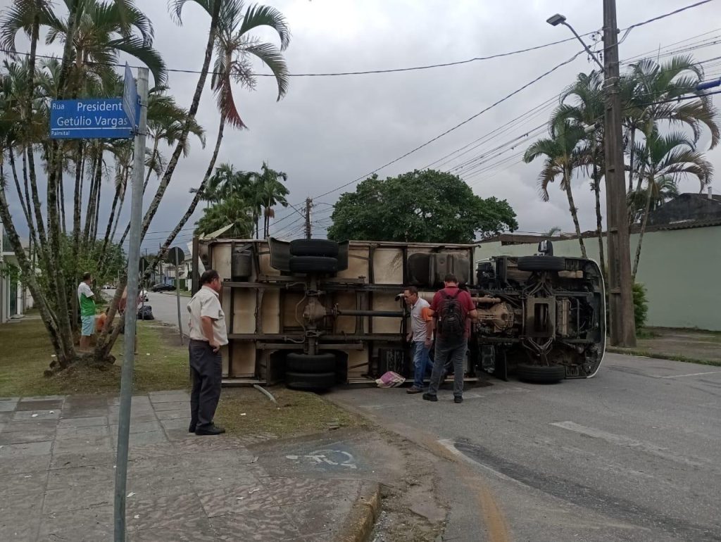 acidente no palmital em paranagua2