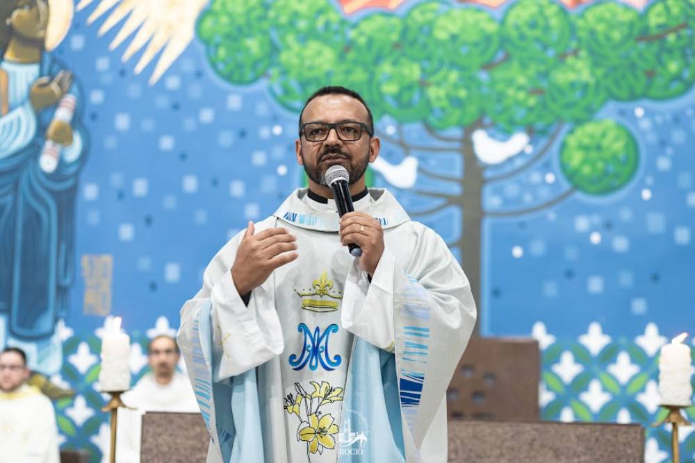 “A gente vai meditar os Mistérios Luminosos com o tema Mãe do Rocio, revela-nos a luz do mundo, que é Jesus”, disse o reitor do Santuário Estadual de Nossa Senhora do Rocio, padre Dirson Gonçalves