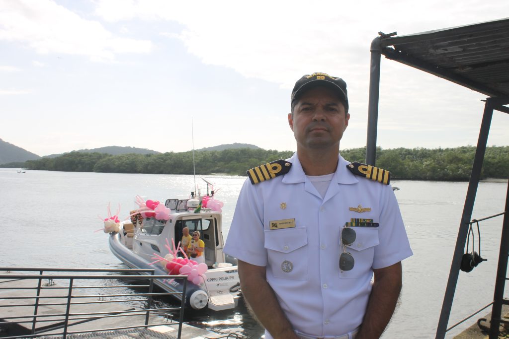 “A Capitania está sempre junto, próxima, para apoiar, e hoje foi mais um dia excelente, todos aproveitaram, acompanharam a Santa, até o píer do Rocio”, contou o Capitão de Mar e Guerra, Anderson Brito de Melo