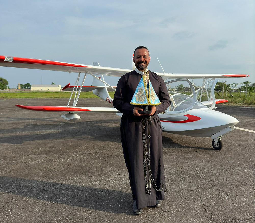 padre dirson e nossa senhora do rocio no aeroparque