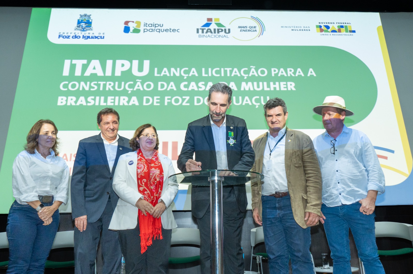 assinatura da licitação para a casa da mulher brasileira