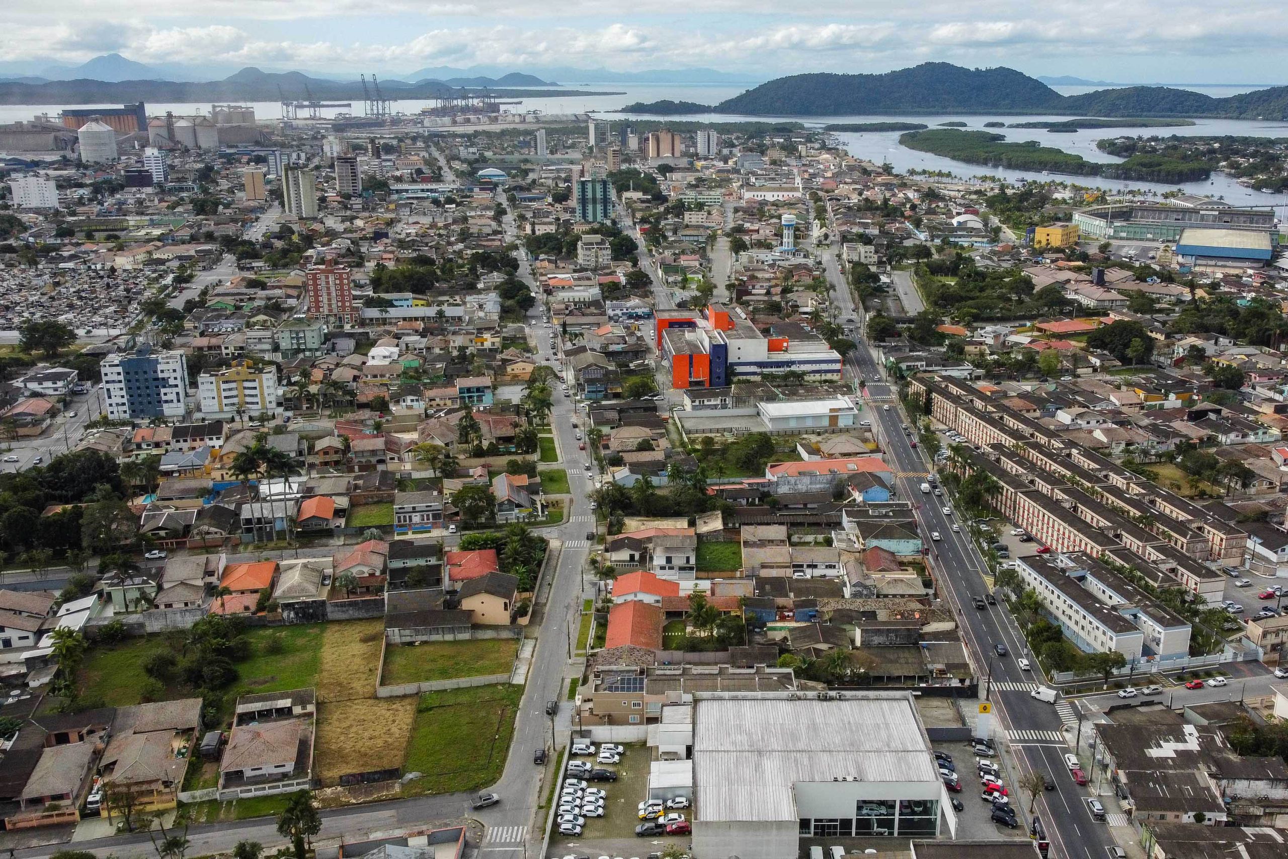 Na segunda-feira, 9 de dezembro, o presente de Natal chegou antecipado para um morador de 43 anos da cidade de Paranaguá, isso porque o mesmo foi o último ganhador do ano do maior prêmio do Nota Paraná no valor de R$ 1 milhão de reais.