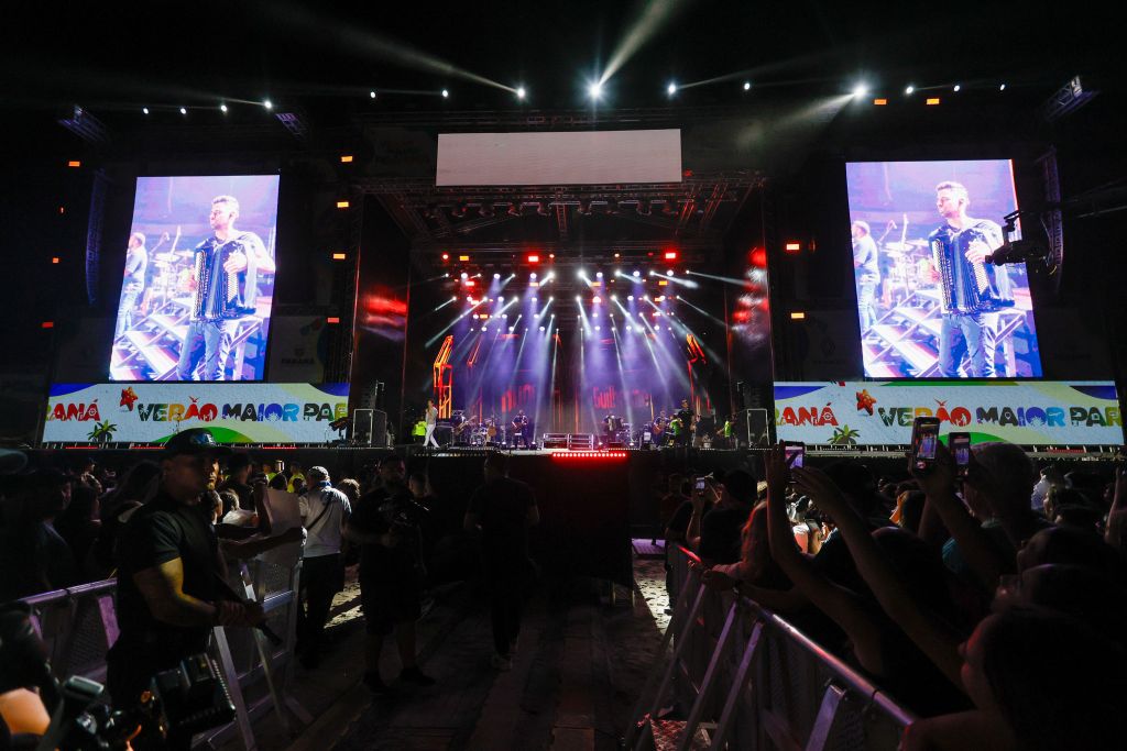 Serão 33 shows gratuitos nas arenas de Matinhos e Pontal do Paraná entre janeiro e fevereiro. / Foto: Leonardo Sguarezi