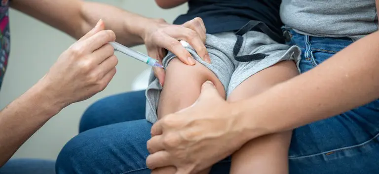 A vacinação é a melhor forma de prevenção da Coqueluche e deve ser realizada nos primeiros meses de vida. / Foto: Julia Prado/MS