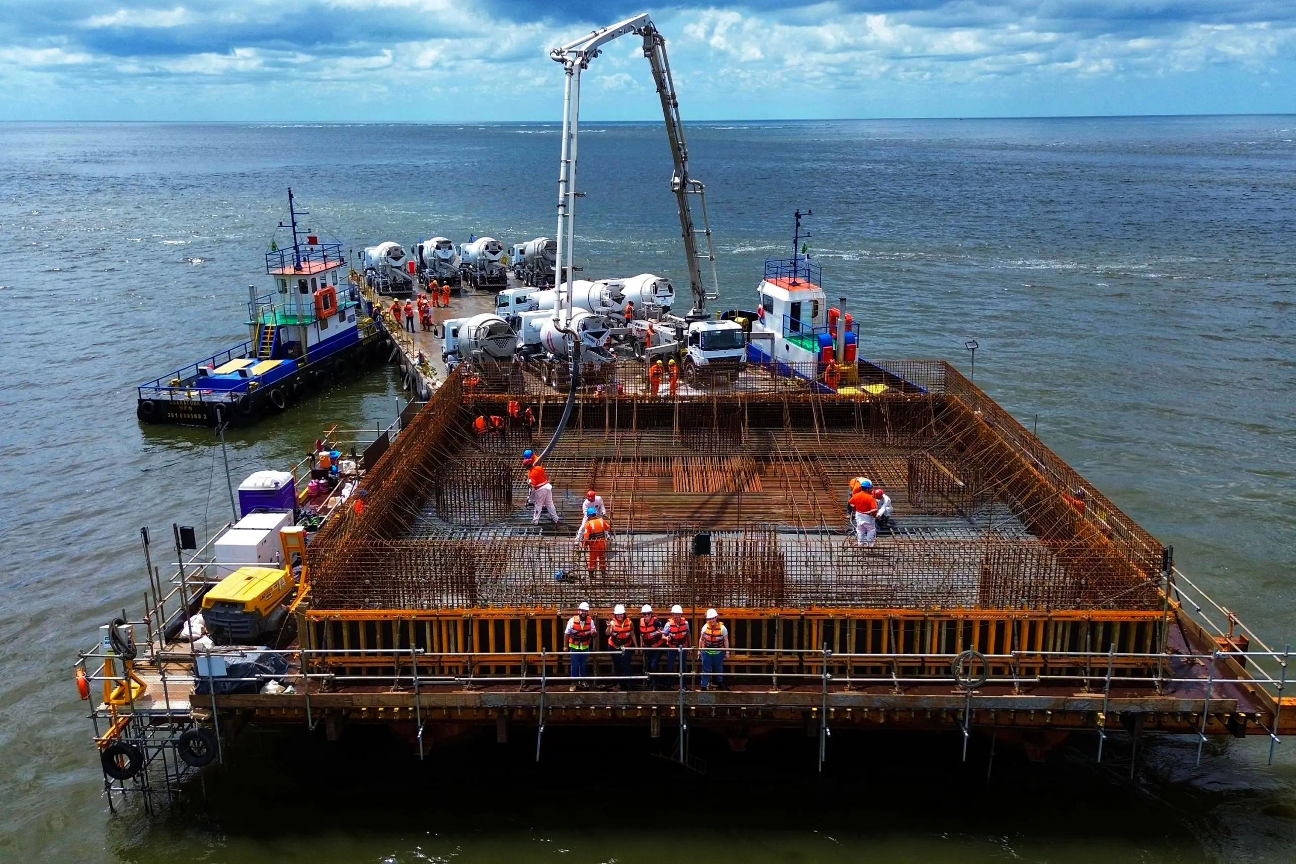 A construção da Ponte de Guaratuba, no Litoral do Paraná, atingiu a marca de 32% de execução, de acordo com o relatório de obras do mês de novembro.