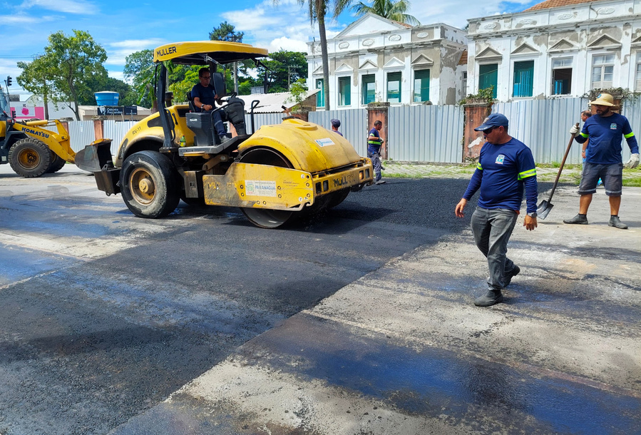 1 lombada retirada em semaforo de paranagua