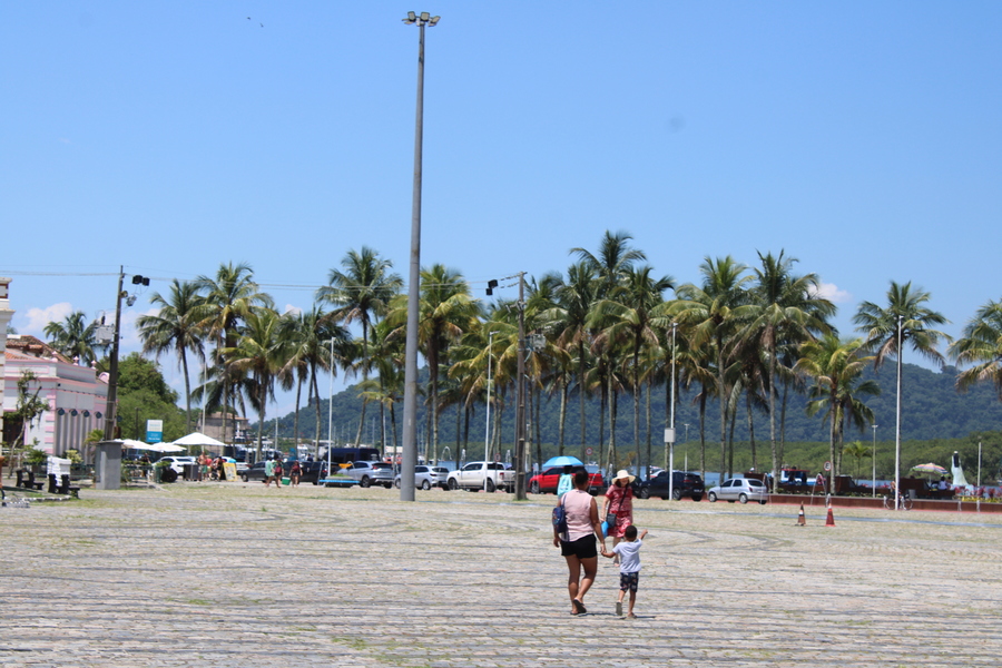 centro de paranagua com sol