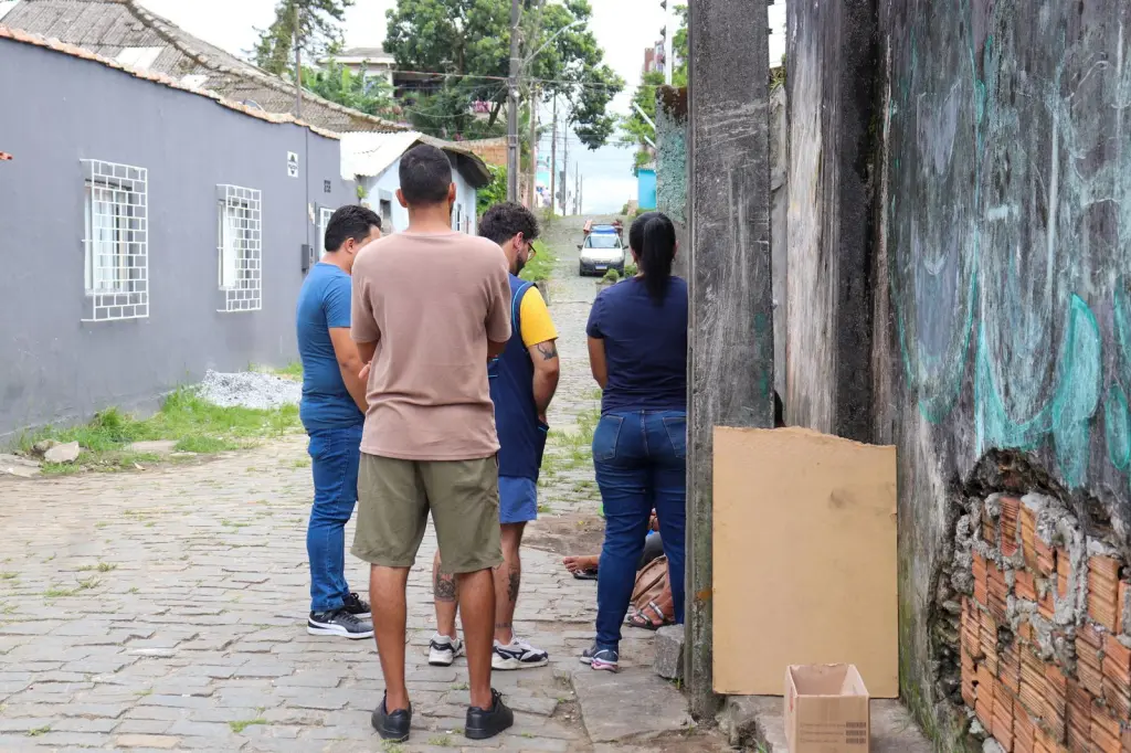 2 abordagem no centro de paranagua a morador em situacao de rua