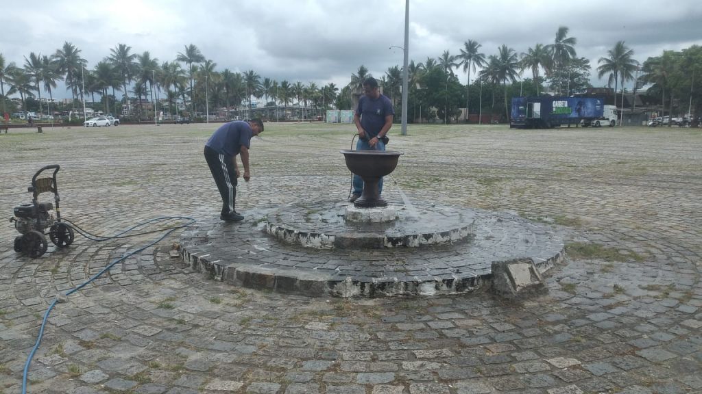 2bebedouro da praca de eventos em paranagua