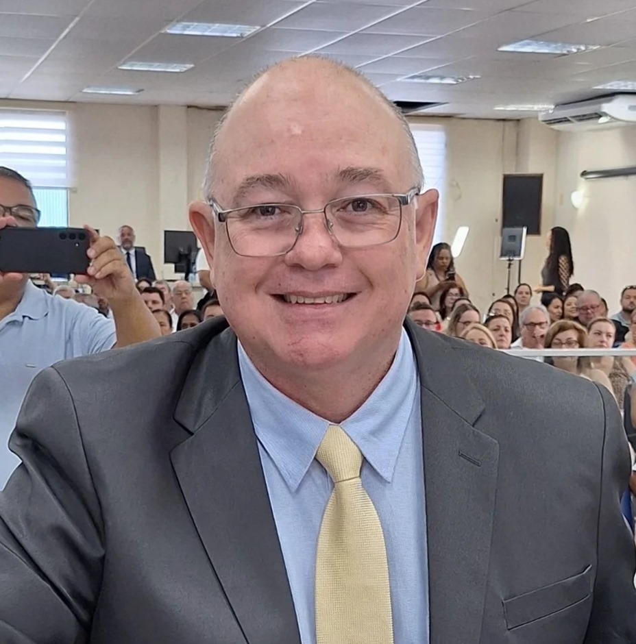 Autoridades e diretores do Porto de Paranaguá parabenizam a empresa pública pelos 90 anos 3 DESFOCAR RP NA FOTO QUE ESTA COM CELULAR ATRAS