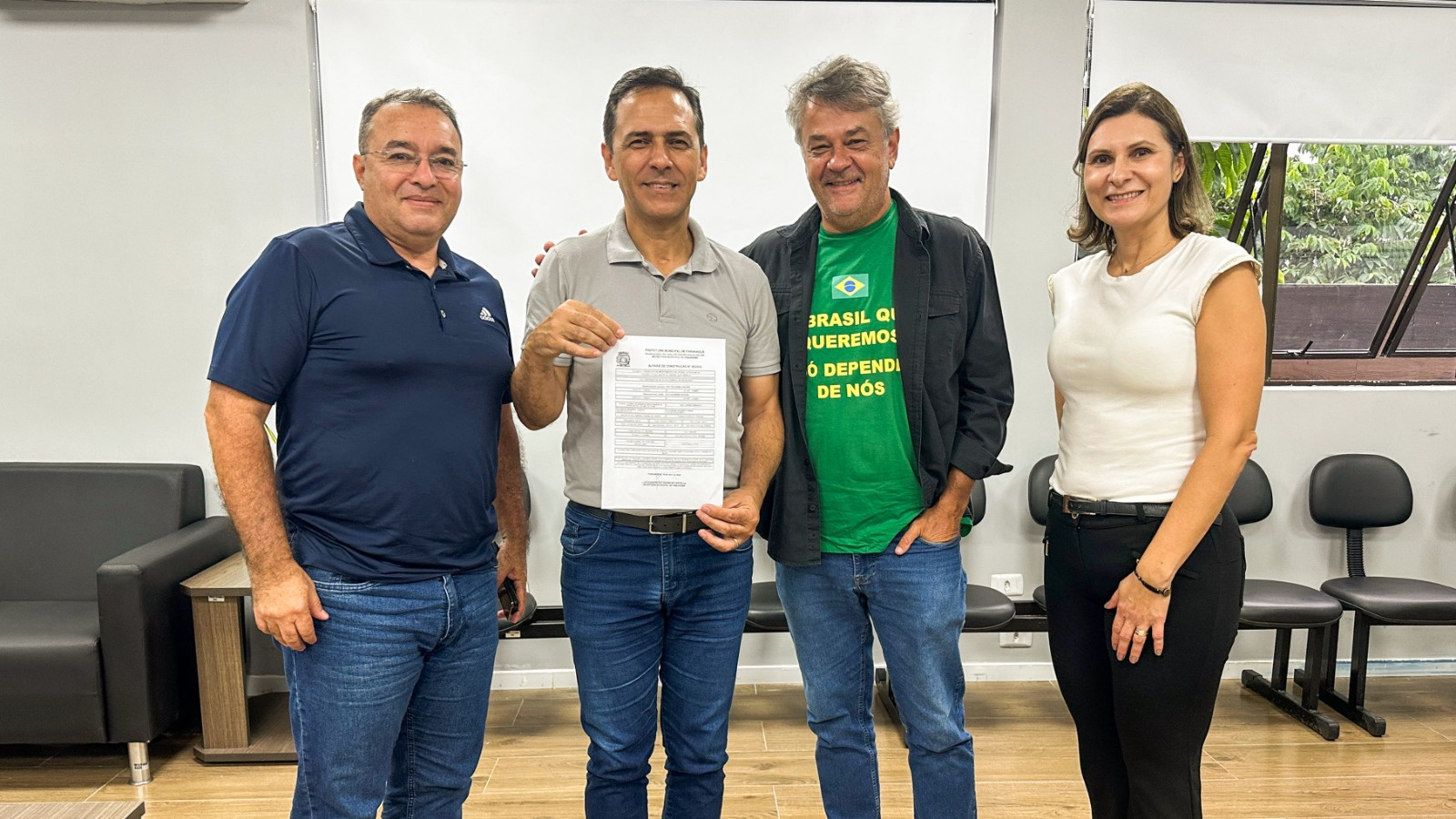 Durante a entrega, o prefeito Adriano Ramos destacou a importância da extinção do Termo de Anuência Prévia (TAP). / Foto: Secom