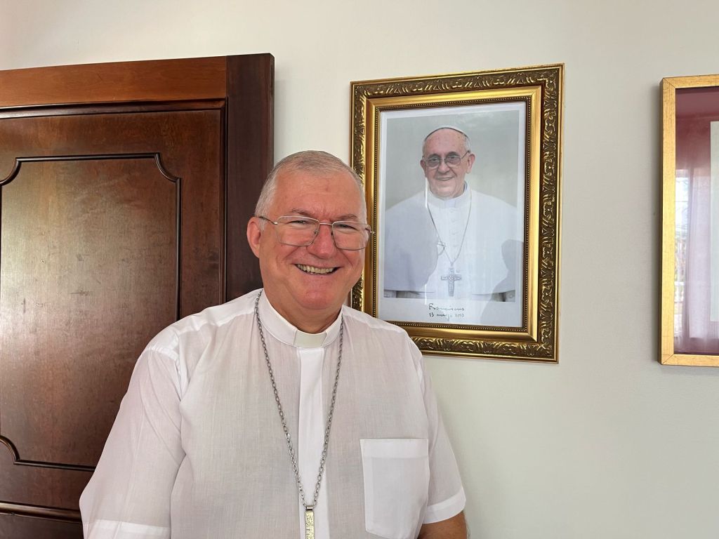 Bispo de Paranaguá lamenta morte do Papa Francisco e compartilha recordações ao encontrar o pontífice 2 “Que possamos renovar nossa confiança em Deus, certos de que Ele continuará guiando a Igreja por meio de quem Ele escolher”, pontuou o bispo