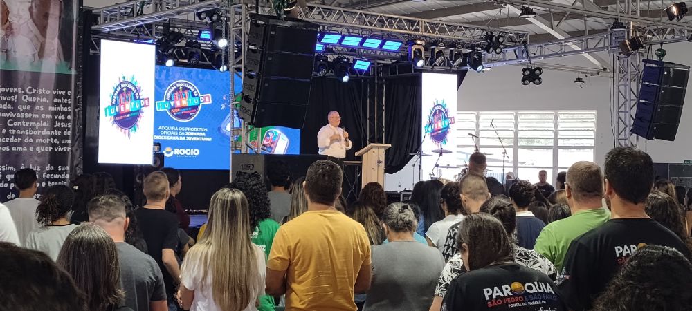 Em Paranaguá, o evento foi uma verdadeira oportunidade para renovar a fé e fortalecer os laços entre grupos de jovens. / Foto: Folha do Litoral News
