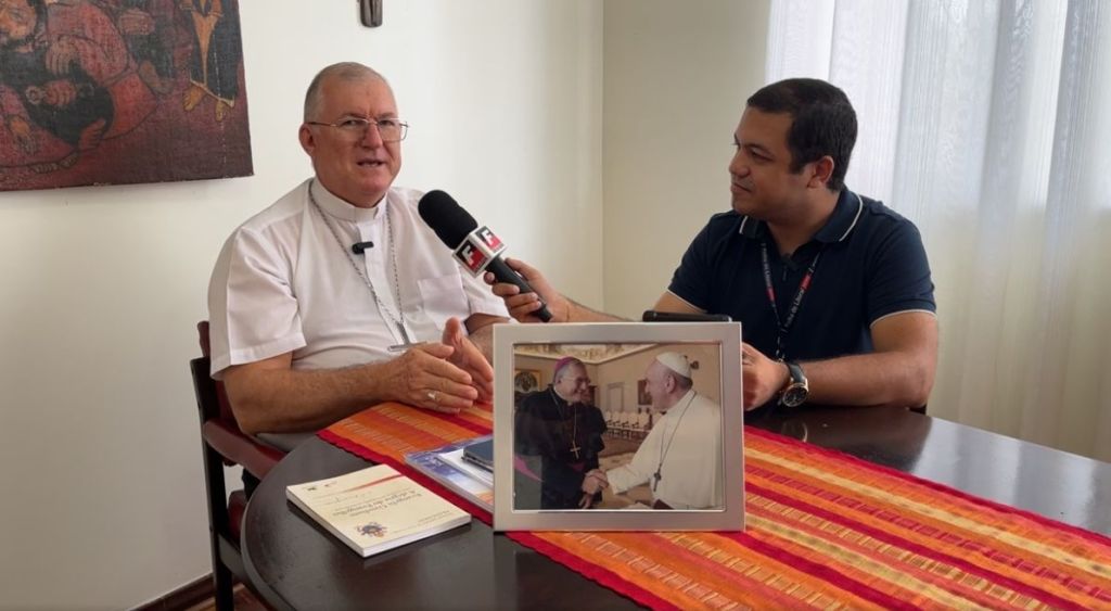 Bispo de Paranaguá lamenta morte do Papa Francisco e compartilha recordações ao encontrar o pontífice 3 FOTO 02 2