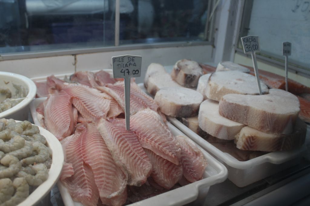 Comerciantes do Mercado do Peixe estão otimistas pelas vendas na Semana Santa 3 Consumir essas iguarias nesta época do ano já é tradição (Foto: Folha do Litoral News)