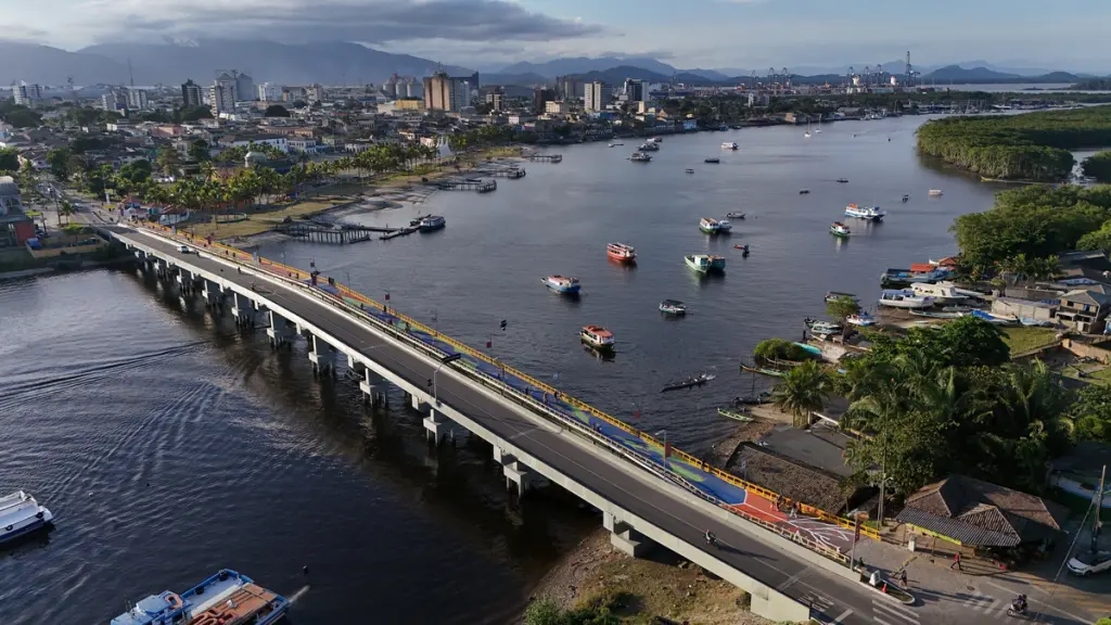 Passarela da Ilha dos Valadares, em Paranaguá, é a mais colorida do mundo 4 1 passarela da ilha dos valadares2
