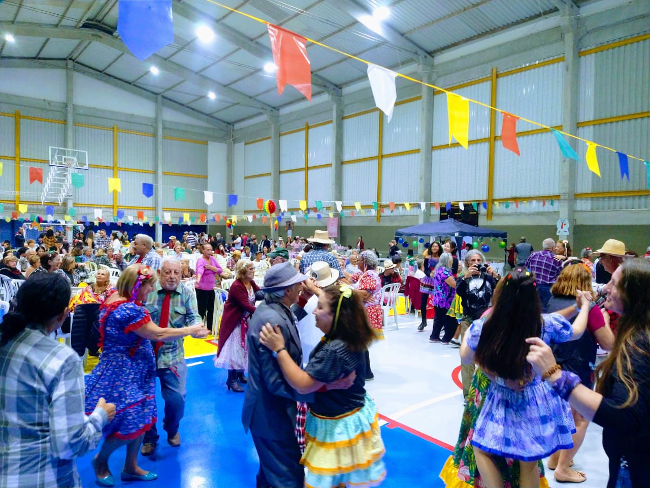 A iniciativa possui como objetivo promover a integração da população parnanguara e apoiar as entidades sociais e ONGs do município (Foto: Sesc Paranaguá)