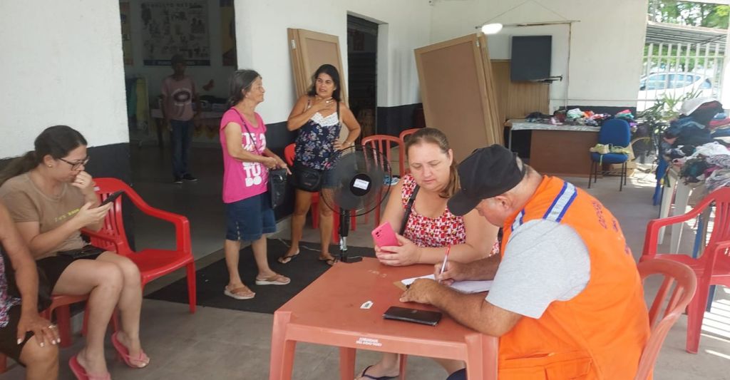 Moradores de bairros atingidos pelas fortes chuvas já podem solicitar o saque do FGTS em Paranaguá 2 Outros casos estão em análise, com benefícios ainda não liberados (Foto: Prefeitura de Paranaguá/SECOM)