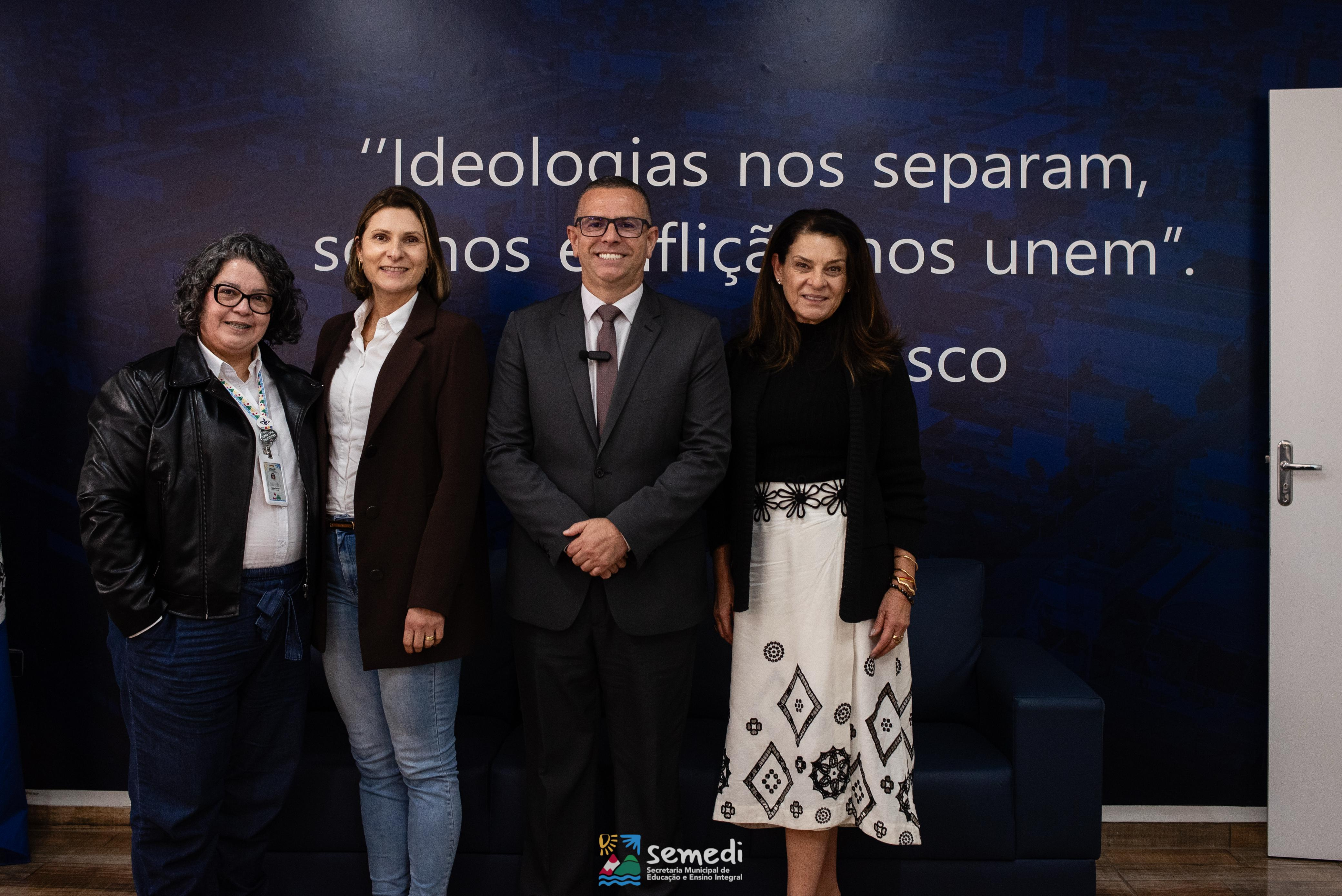 O secretário Ednelson apresentou as ações e os projetos desenvolvidos pela gestão local (Foto: Prefeitura de Paranaguá/SECOM)