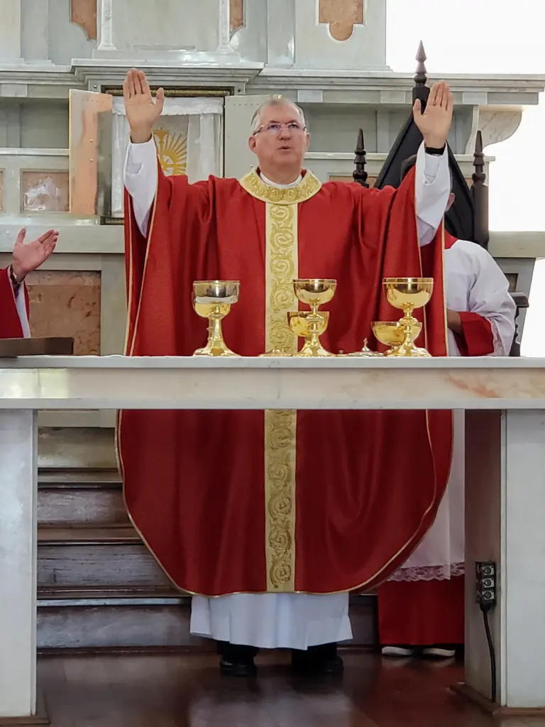 Bispo destaca Papa Leão XIV como sinal de esperança, paz e união na Igreja Católica 2 2 bispo dom edmar peron3