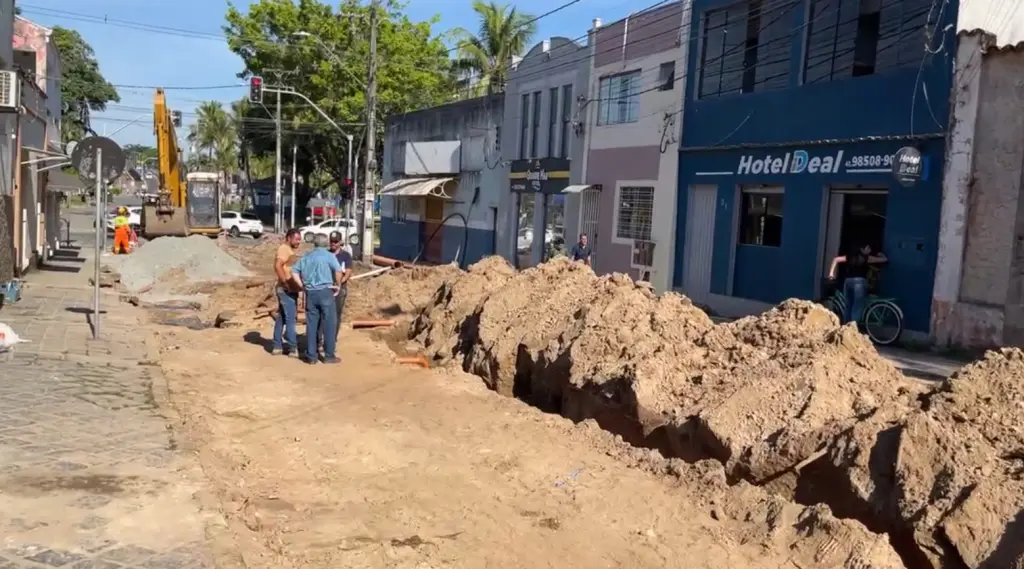 Rua João Régis, no Centro Histórico, passa por revitalização em Paranaguá 2 2 obras no centro de paranagua2