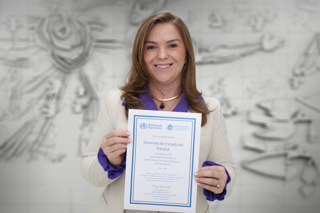 Paraná é o 1.º estado da América do Sul reconhecido pela OMS como Amigo da Pessoa Idosa 2 “Esse reconhecimento nos enche de orgulho. É fruto de um trabalho coletivo, comprometido e incansável que estamos realizando para transformar, com seriedade e sensibilidade, a realidade das pessoas idosas no nosso Estado", ressalta a secretária estadual da Mulher, Igualdade Racial e Pessoa Idosa, Leandre Dal Ponte (Foto: Robson Mafra/SEMIPI)