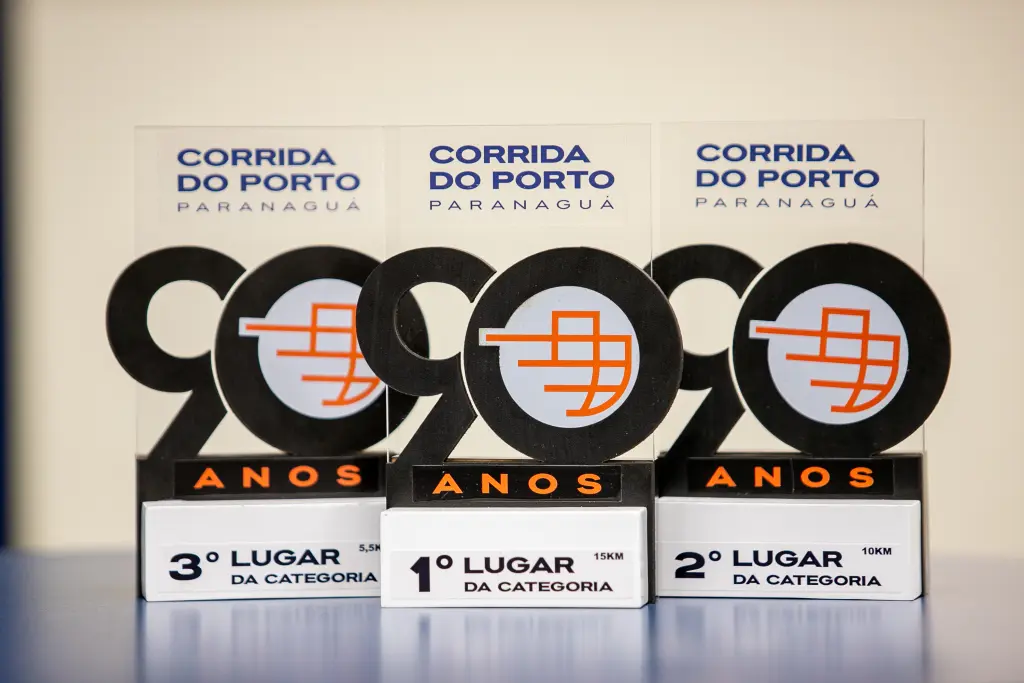 Ex-portuária de 69 anos, vence Corrida do Porto na categoria 65+ 2 2 trofeus