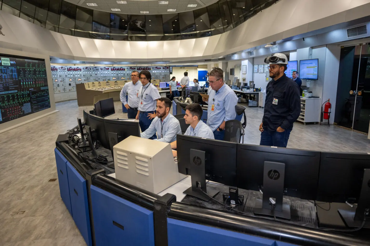 Com geradores a diesel instalados no interior da Casa de Força, Itaipu tem condições de religar suas unidades geradoras sem depender de fontes externas de energia (Foto: William Brisida/Itaipu Binacional)