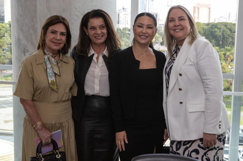 Primeira-dama de Paranaguá e vice-prefeita cumprem agenda com primeira-dama do Paraná 4 3 reuniao com primeira dama do parana com representantes de paranagua