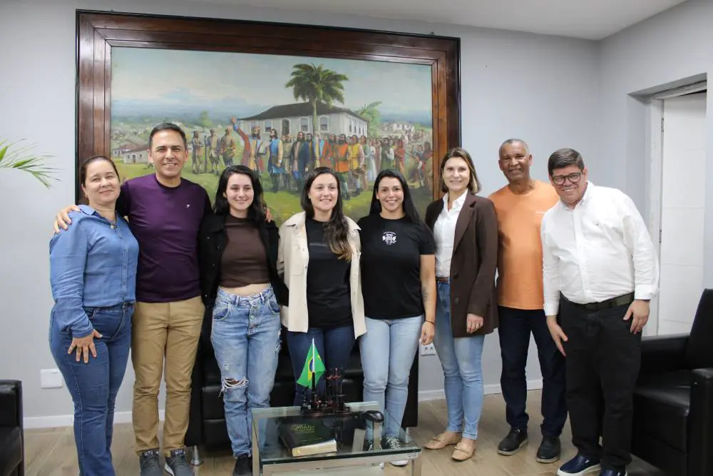 O prefeito Adriano Ramos recebeu, em seu gabinete, as novas estivadoras