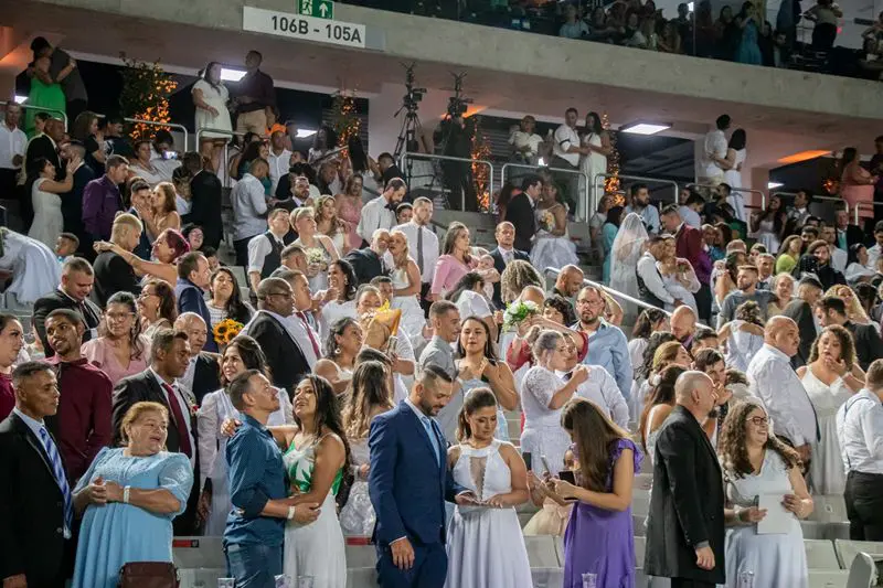 Reunião com noivos do Casamento Coletivo acontece na terça-feira em Curitiba 3 Durante a reunião no dia 6, os casais receberão orientações sobre a cerimônia e poderão participar de sorteios especiais de trajes para o grande dia. / Foto Sandra Lima / FAS (arquivo)