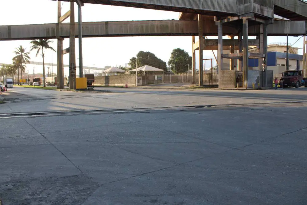 Paranaguá realiza simulado de acidente ferroviário com mobilização de forças de segurança 2 Durante o simulado, as equipes atuarão como em uma situação real de emergência. / Foto: Folha do Litoral News