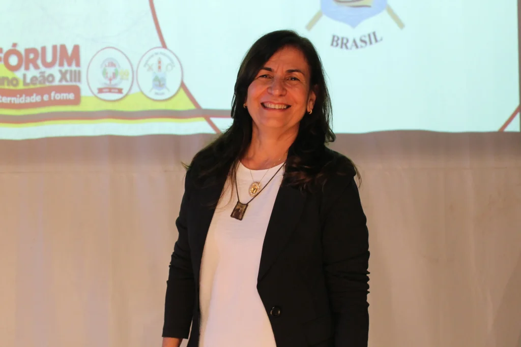 15.º Fórum Diocesano Leão XIII propõe discussão sobre tradição, inovação e o legado de uma escola que cuida 2 “O fórum está bem recheado de muitas coisas boas. É importante a participação do povo”, disse a diretora pedagógica Varseli Corrêa Farias. / Foto: Folha do Litoral News