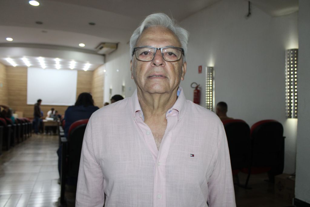 Professores da rede municipal de ensino de Paranaguá participam de capacitação sobre conscientização ambiental 5 Na ocasião, o secretário municipal de Meio Ambiente (SEMMA) de Paranaguá, Dair Fadel, destacou a importância da educação ambiental nas ações voltadas à sustentabilidade e mencionou as outras iniciativas que estão em andamento no município (Foto: Folha do Litoral News)