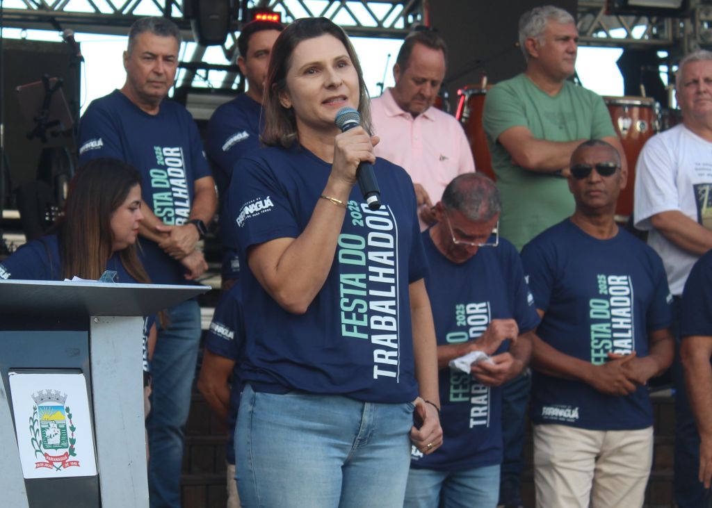 Festa em comemoração ao Dia do Trabalhador reúne mais de 30 mil pessoas em Paranaguá 5 Durante o evento em comemoração ao Dia do Trabalhador, a vice-prefeita Fabiana Parro destacou a importância do trabalho e o compromisso com a geração de empregos (Foto: Folha do Litoral News)