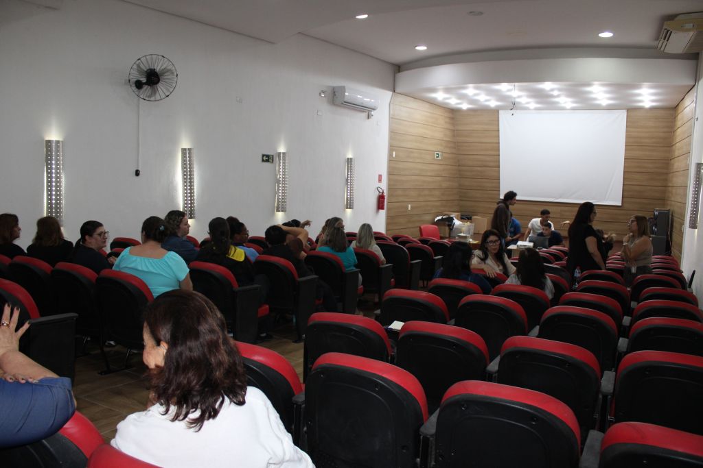 Professores da rede municipal de ensino de Paranaguá participam de capacitação sobre conscientização ambiental 8 IMG 3984