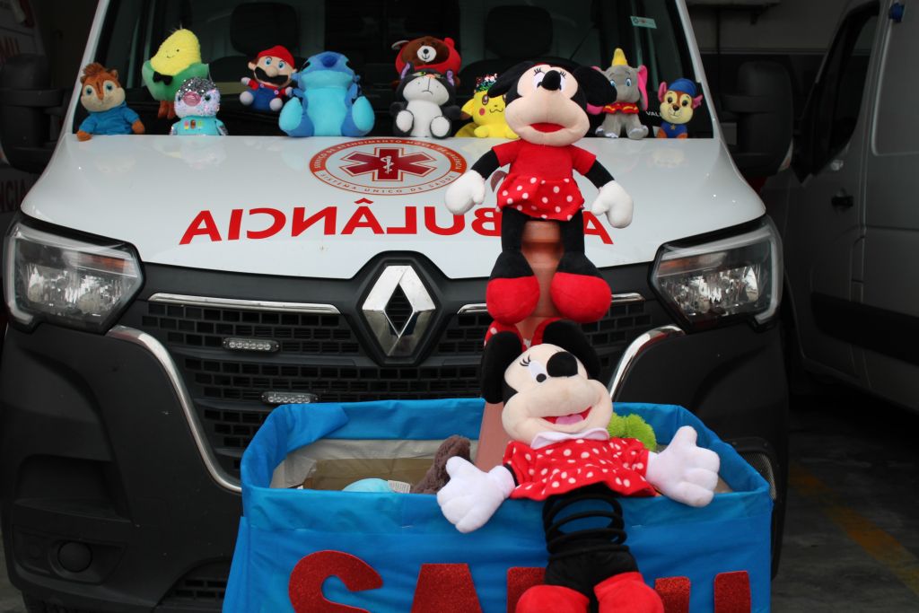 SAMU Litoral arrecada ursos de pelúcia para trazer conforto em atendimentos emergências 3 Esses pequenos companheiros ajudam a acalmar, acolher e trazer conforto em situações de emergência (Foto: Folha do Litoral News)