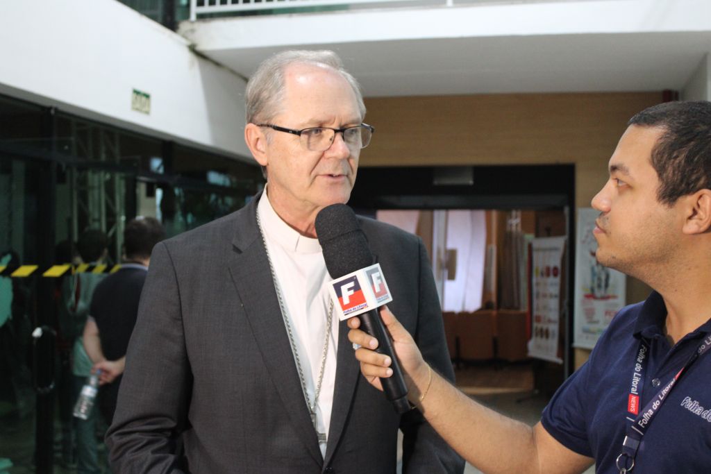Dom Bruno Elizeu Versari, administrador apostólico, destaca sua nova missão na Diocese de Paranaguá 2 Na noite de terça-feira, 27, Dom Bruno Versari participou da abertura do 15.º Fórum Diocesano Leão XIII