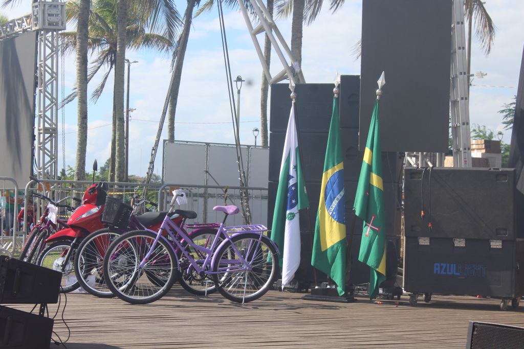 Festa em comemoração ao Dia do Trabalhador reúne mais de 30 mil pessoas em Paranaguá 28 IMG 7796